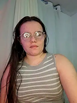 Snapshot of camillebr chatting on 05.23.26 camillebr online show from 05.23.26