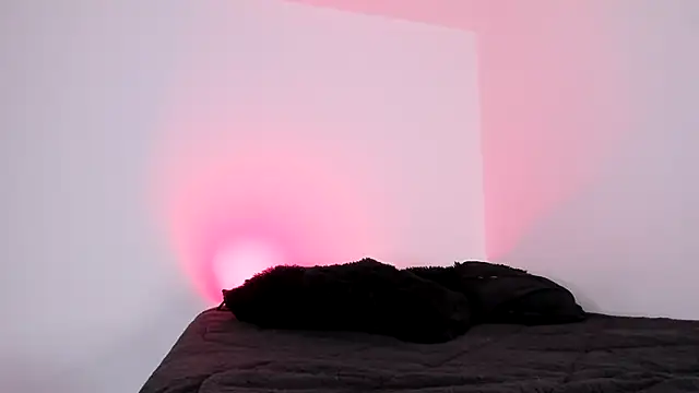 Laurensmith9 online show from 03.18.25