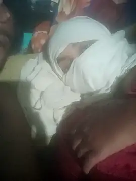 Snapshot of YourHotRandi chatting on 01.06.25 YourHotRandi online show from 01.06.25