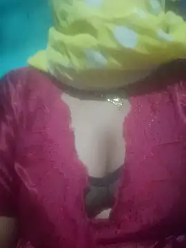 Snapshot of YourHotRandi chatting on 01.08.25 YourHotRandi online show from 01.08.25