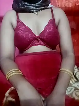 Snapshot of YourHotRandi chatting on 10.09.25 YourHotRandi online show from 10.09.25