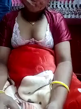 Snapshot of YourHotRandi chatting on 11.29.25 YourHotRandi online show from 11.29.25