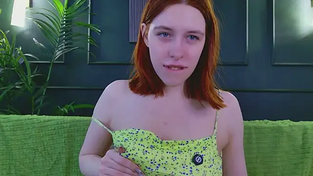 Snapshot of Mikka_Blush chatting on 05.19.26 Mikka Blush online show from 05.19.26