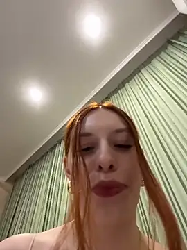 Snapshot of Mikka_Blush chatting on 06.10.26 Mikka Blush online show from 06.10.26