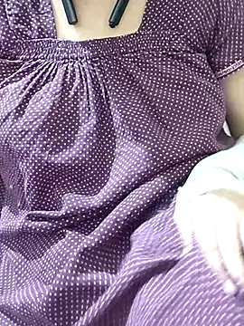 Snapshot of mallupriyapriya chatting on 02.14.25 mallupriyapriya online show from 02.14.25