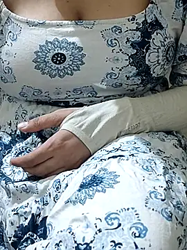 Snapshot of mallupriyapriya chatting on 03.11.25 mallupriyapriya online show from 03.11.25