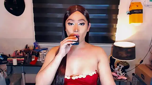 Snapshot of MistressJewel chatting on 01.10.25 MistressJewel online show from 01.10.25