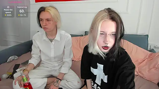 Snapshot of VeryRare_TwinS chatting on 05.01.26 VeryRare TwinS online show from 05.01.26