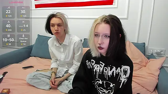 Snapshot of VeryRare_TwinS chatting on 05.11.26 VeryRare TwinS online show from 05.11.26