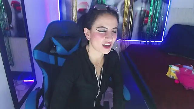 Anniee x online show from 03.22.25