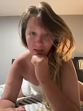 Snapshot of SunshineMarie chatting on 11.11.25 SunshineMarie online show from 11.11.25