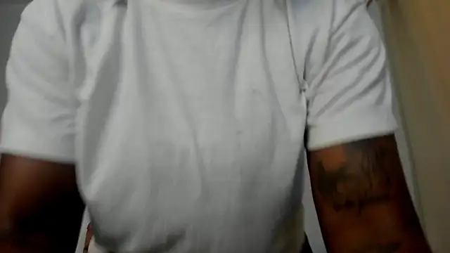 Snapshot of ebony_cutte chatting on 10.17.25 ebony cutte online show from 10.17.25