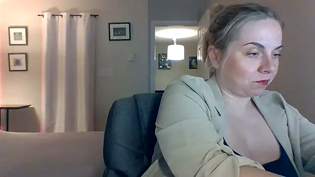 HappyIva online show from 11.13.25