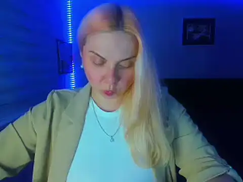 HappyIva online show from 12.22.25