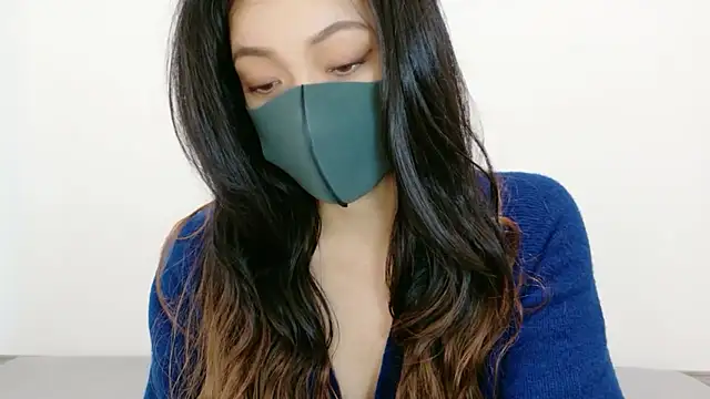 Snapshot of Mary-JP chatting on 11.12.25 Mary-JP online show from 11.12.25