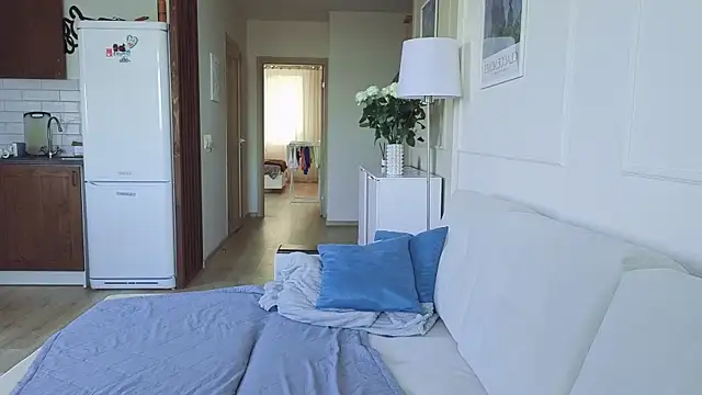 KristineEsme online show from 10.26.25