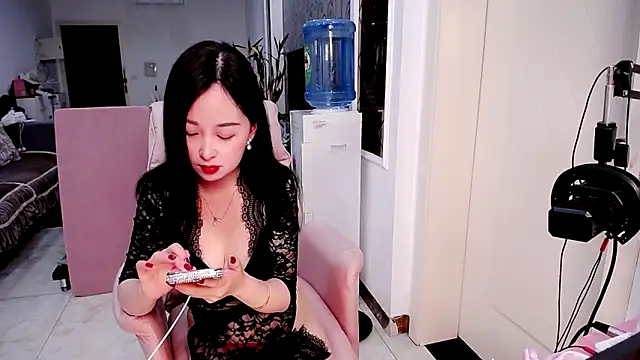 Snapshot of SSSniang- chatting on 03.19.25 SSSniang- online show from 03.19.25