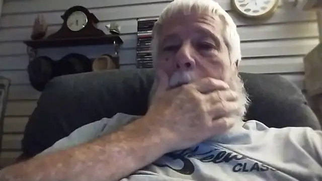 Snapshot of Futura_intx chatting on 06.16.26 Futura intx online show from 06.16.26