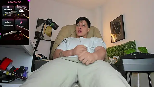 Snapshot of Thom_Ohtani chatting on 02.05.26 Thom Ohtani online show from 02.05.26