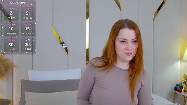 Snapshot of EllieGarson chatting on 11.17.25 EllieGarson online show from 11.17.25