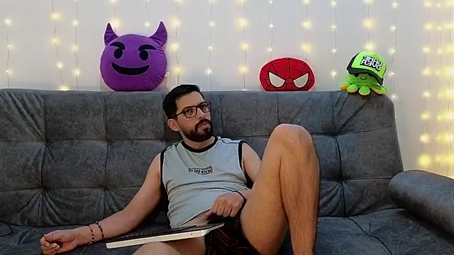 Snapshot of ErickBrant chatting on 03.07.25 ErickBrant online show from 03.07.25