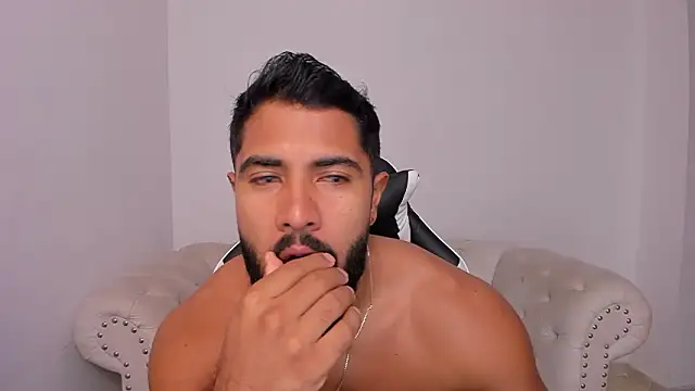 Santiago huntt online show from 01.12.26