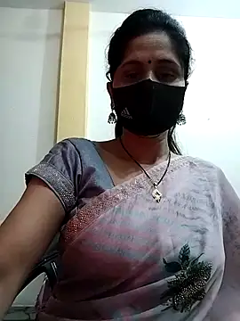 Snapshot of priyancyfun chatting on 02.14.25 priyancyfun online show from 02.14.25