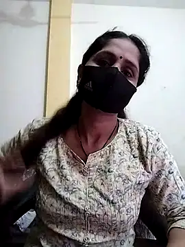 Snapshot of priyancyfun chatting on 02.25.25 priyancyfun online show from 02.25.25