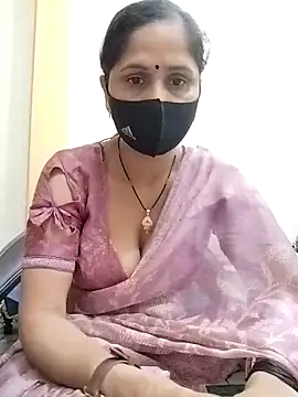 Snapshot of priyancyfun chatting on 03.18.25 priyancyfun online show from 03.18.25