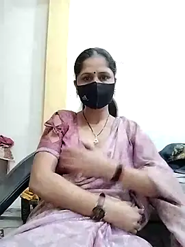 Snapshot of priyancyfun chatting on 03.18.25 priyancyfun online show from 03.18.25