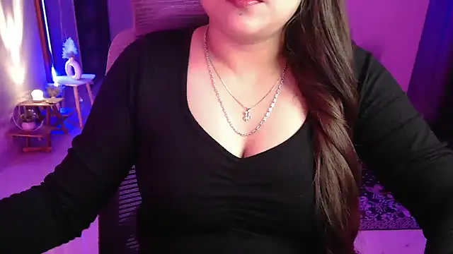 Snapshot of Mitikaa chatting on 10.11.25 Mitikaa online show from 10.11.25