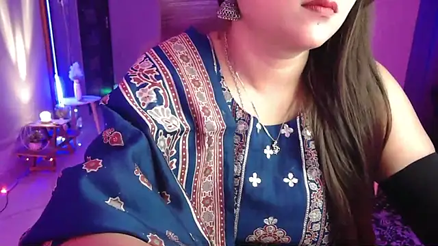 Snapshot of Mitikaa chatting on 10.16.25 Mitikaa online show from 10.16.25