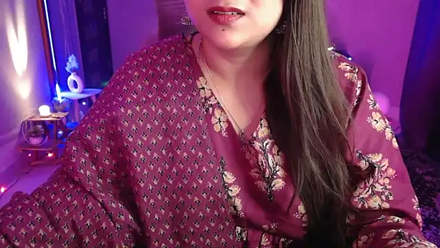 Snapshot of Mitikaa chatting on 10.18.25 Mitikaa online show from 10.18.25