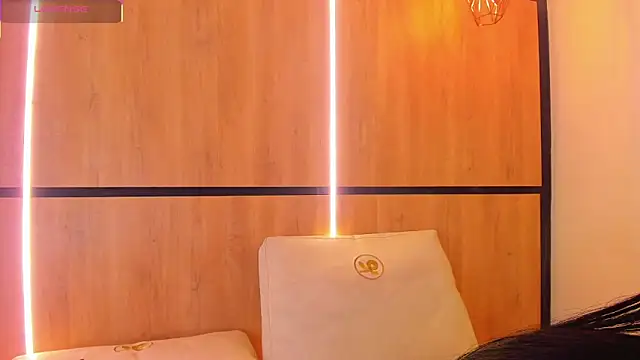 Snapshot of ashlyn_parker chatting on 11.25.25 ashlyn parker online show from 11.25.25