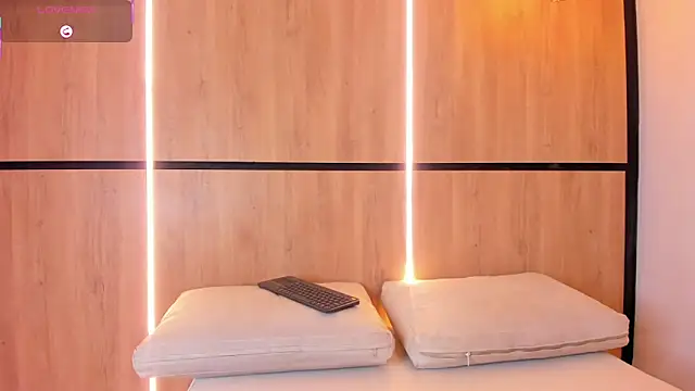 Snapshot of ashlyn_parker chatting on 11.26.25 ashlyn parker online show from 11.26.25