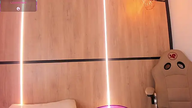 Snapshot of ashlyn_parker chatting on 11.29.25 ashlyn parker online show from 11.29.25