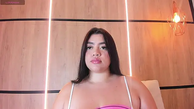 Snapshot of ashlyn_parker chatting on 12.13.25 ashlyn parker online show from 12.13.25