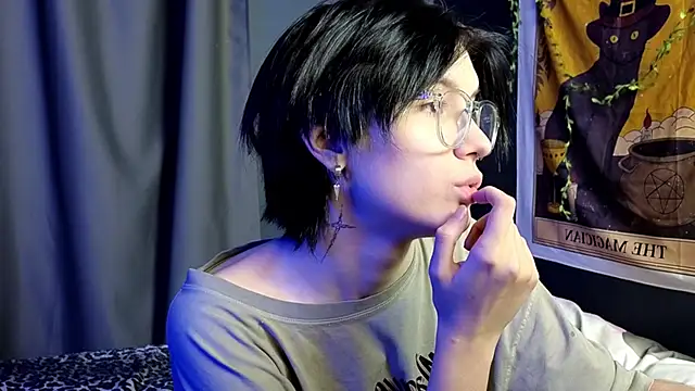 Snapshot of Hyeon_Jin chatting on 02.02.25 Hyeon Jin online show from 02.02.25