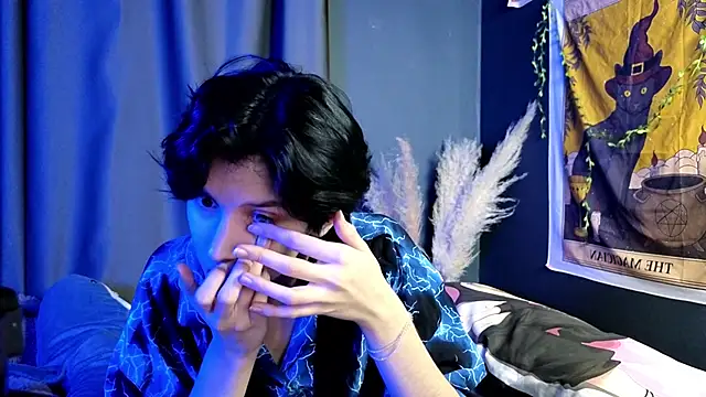 Snapshot of Hyeon_Jin chatting on 02.10.25 Hyeon Jin online show from 02.10.25