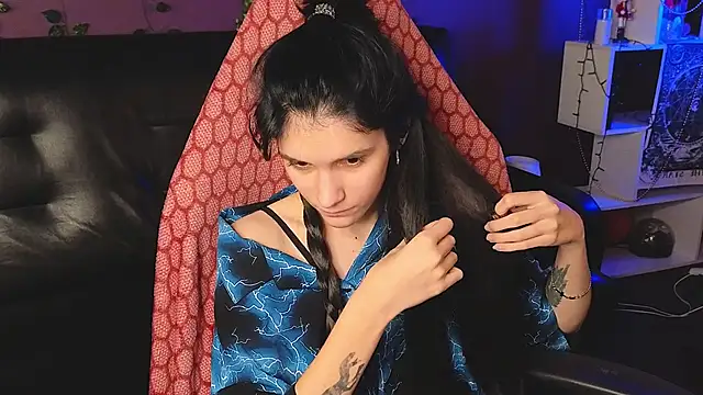 Snapshot of Hyeon_Jin chatting on 02.13.25 Hyeon Jin online show from 02.13.25