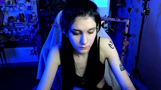 Snapshot of Hyeon_Jin chatting on 02.17.25 Hyeon Jin online show from 02.17.25