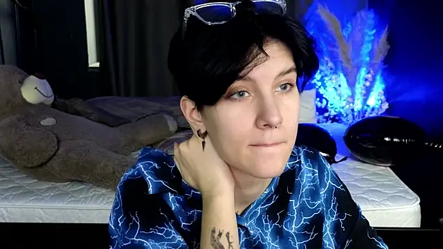 Snapshot of Hyeon_Jin chatting on 03.11.25 Hyeon Jin online show from 03.11.25