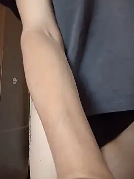 Snapshot of Calibers2932 chatting on 06.05.26 Calibers2932 online show from 06.05.26