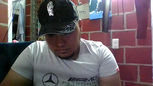 Snapshot of parejanuevahoff chatting on 11.04.25 parejanuevahoff online show from 11.04.25