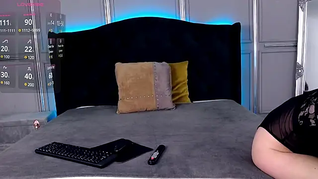 Snapshot of AshlineKatte chatting on 02.17.25 AshlineKatte online show from 02.17.25