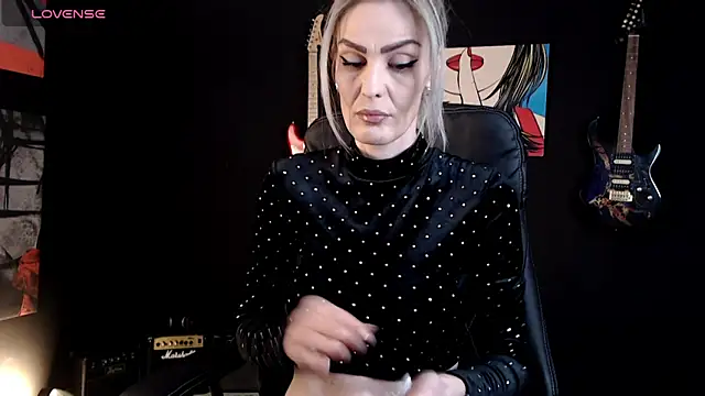 Snapshot of AshlineKatte chatting on 03.20.25 AshlineKatte online show from 03.20.25