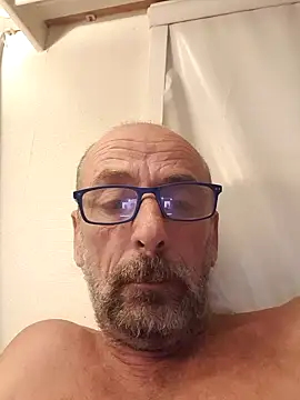 Snapshot of LuluEros chatting on 09.19.25 LuluEros online show from 09.19.25