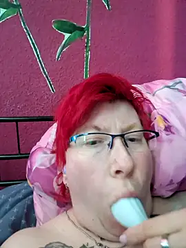 Snapshot of KleeneHeidi411 chatting on 03.18.25 KleeneHeidi411 online show from 03.18.25