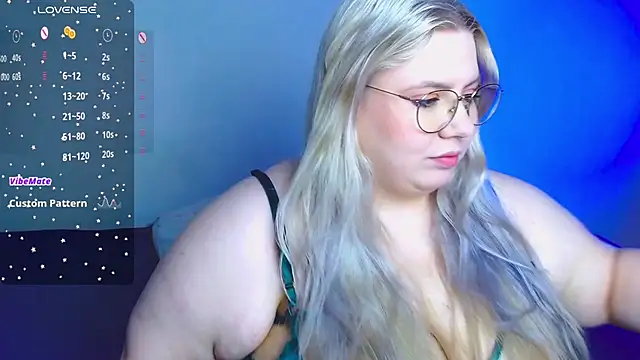 Snapshot of Ariakashi chatting on 03.08.25 Ariakashi online show from 03.08.25