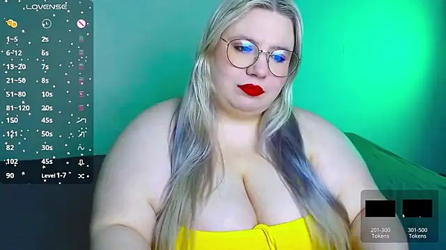 Snapshot of Ariakashi chatting on 03.15.25 Ariakashi online show from 03.15.25